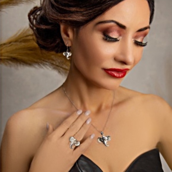 Sterling Silver Elephant Fish Hook Earrings Brand new with Box - Picture 2 of 6